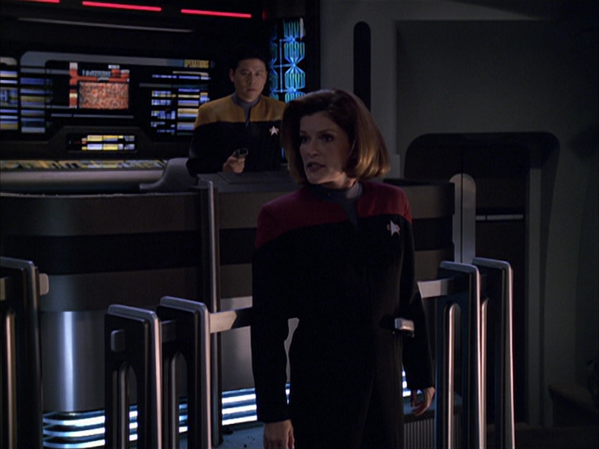 extant_StarTrek_VOY_6x01-EquinoxPart2_00900.jpg