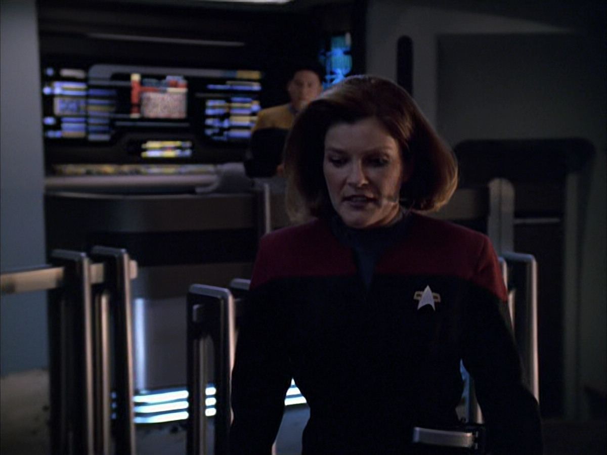 extant_StarTrek_VOY_6x01-EquinoxPart2_00904.jpg