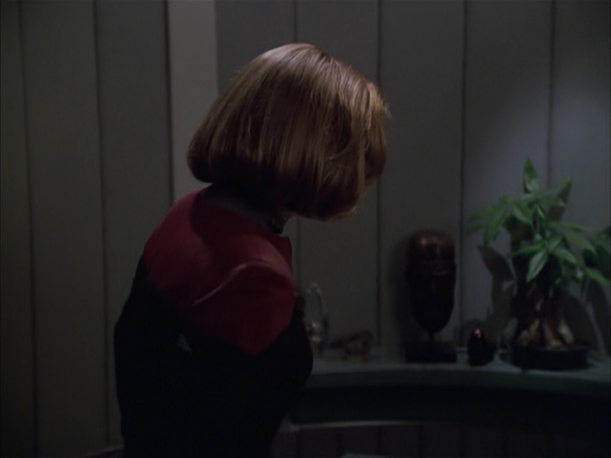 extant_StarTrek_VOY_6x01-EquinoxPart2_01016.jpg