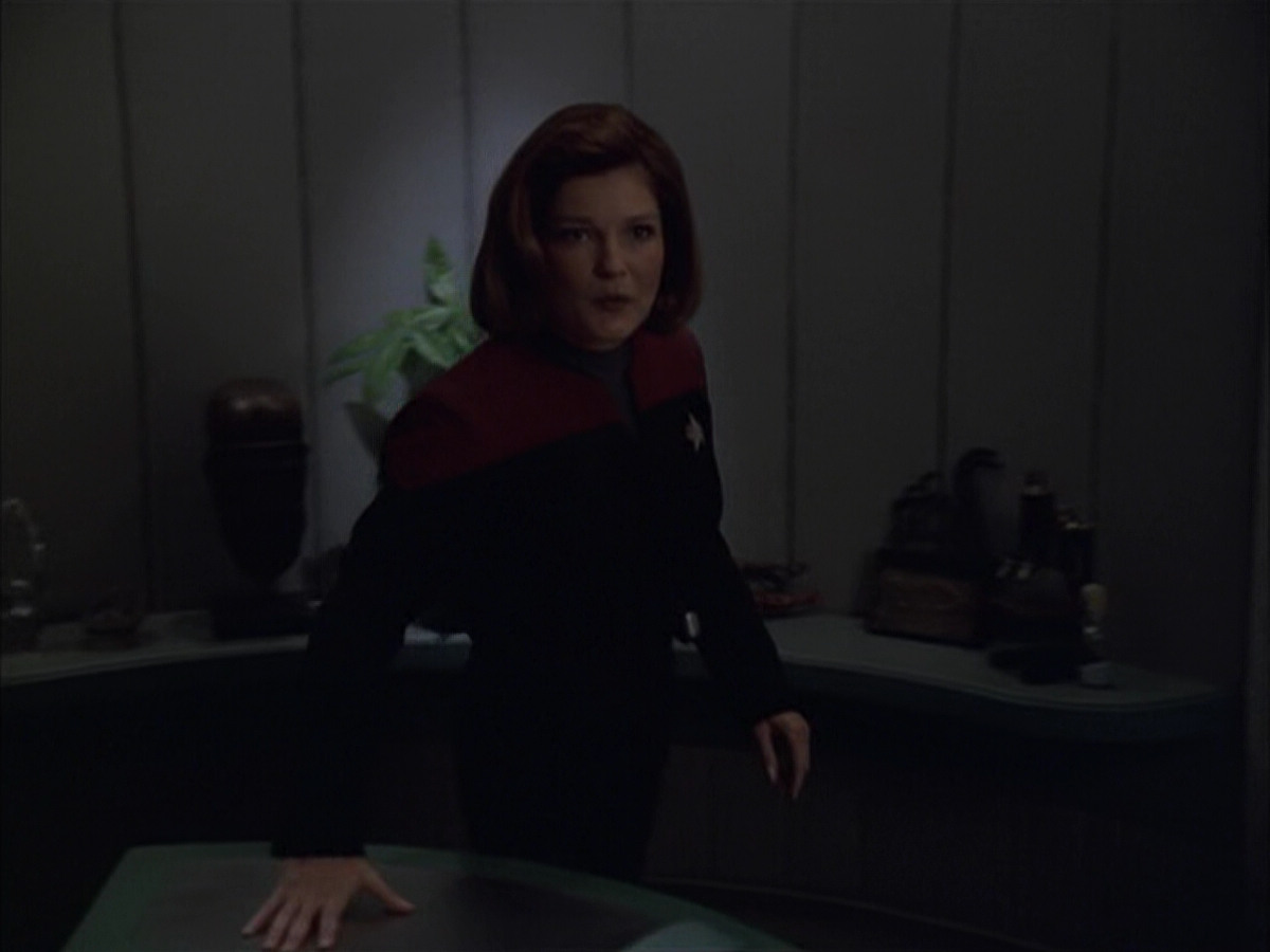 extant_StarTrek_VOY_6x01-EquinoxPart2_01020.jpg
