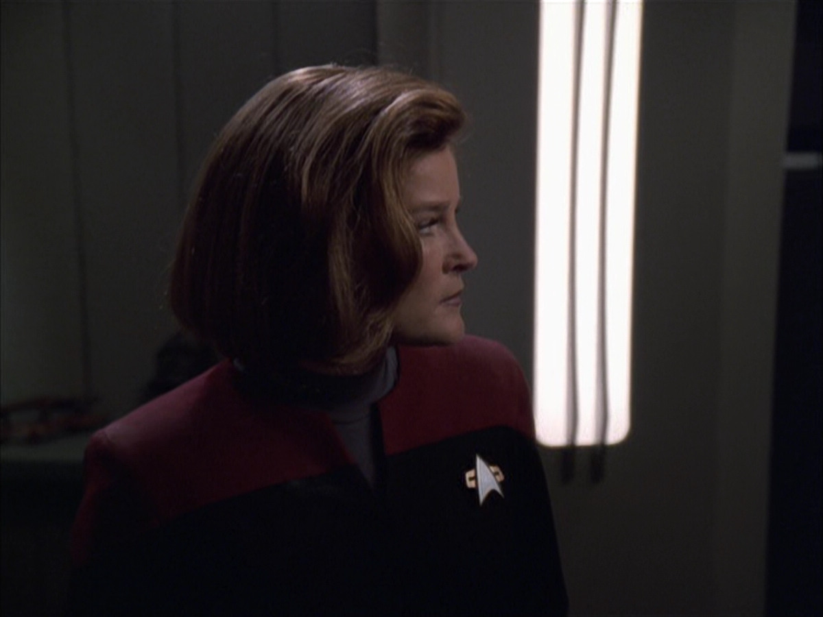 extant_StarTrek_VOY_6x01-EquinoxPart2_01035.jpg