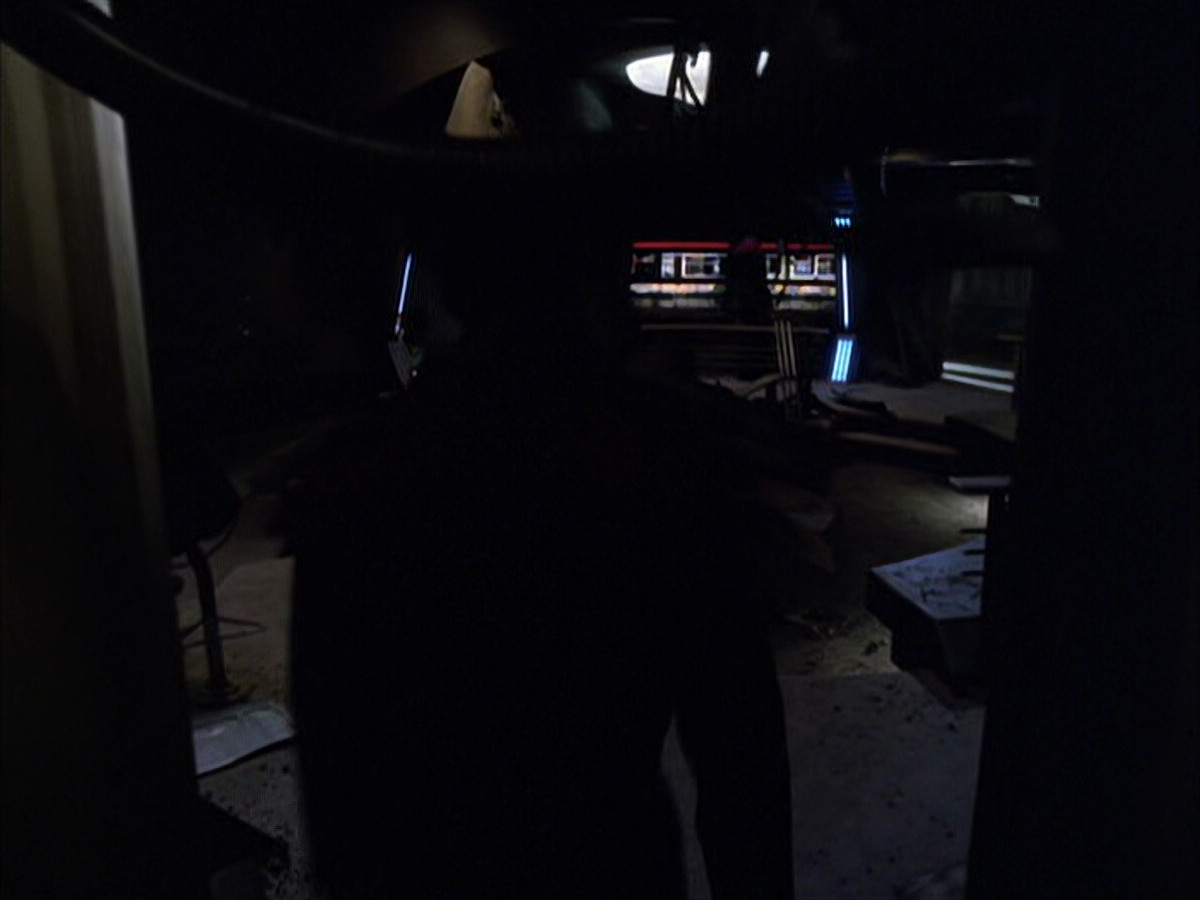 extant_StarTrek_VOY_6x01-EquinoxPart2_01058.jpg