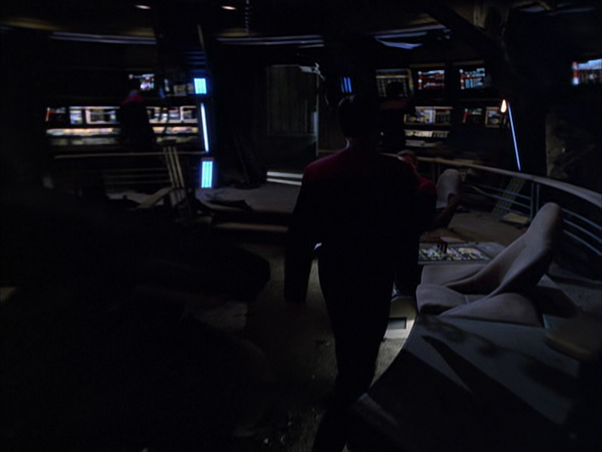 extant_StarTrek_VOY_6x01-EquinoxPart2_01062.jpg