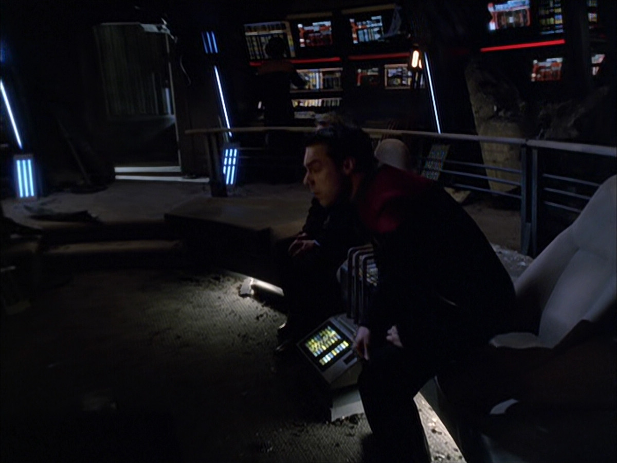 extant_StarTrek_VOY_6x01-EquinoxPart2_01064.jpg