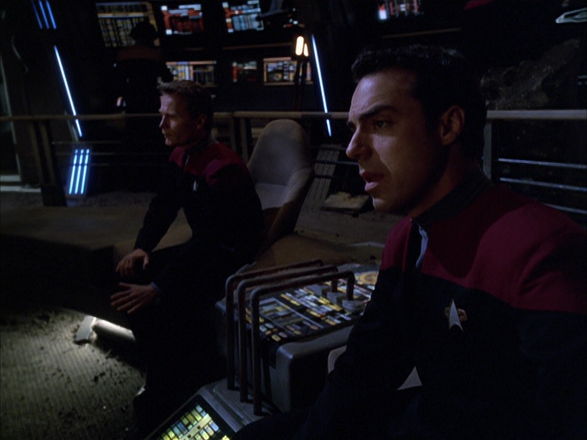 extant_StarTrek_VOY_6x01-EquinoxPart2_01076.jpg