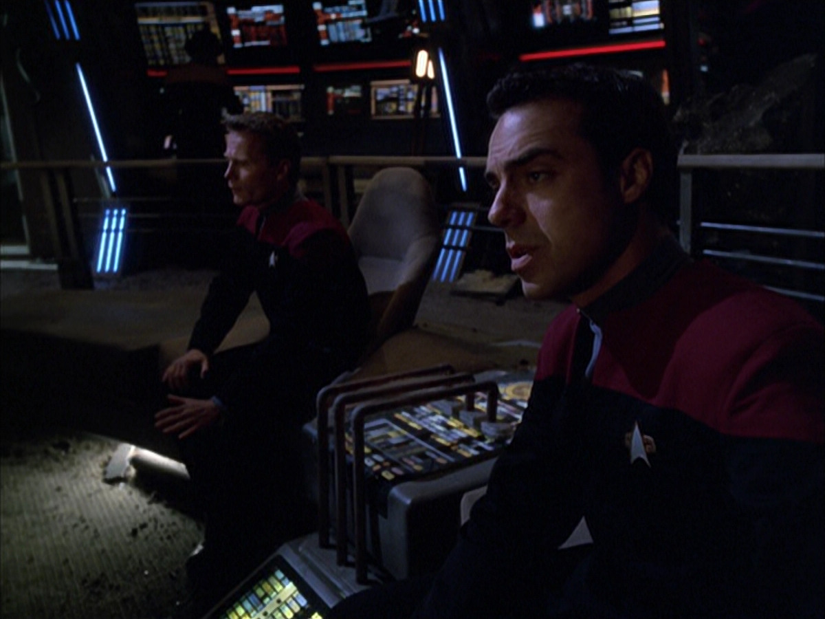 extant_StarTrek_VOY_6x01-EquinoxPart2_01077.jpg