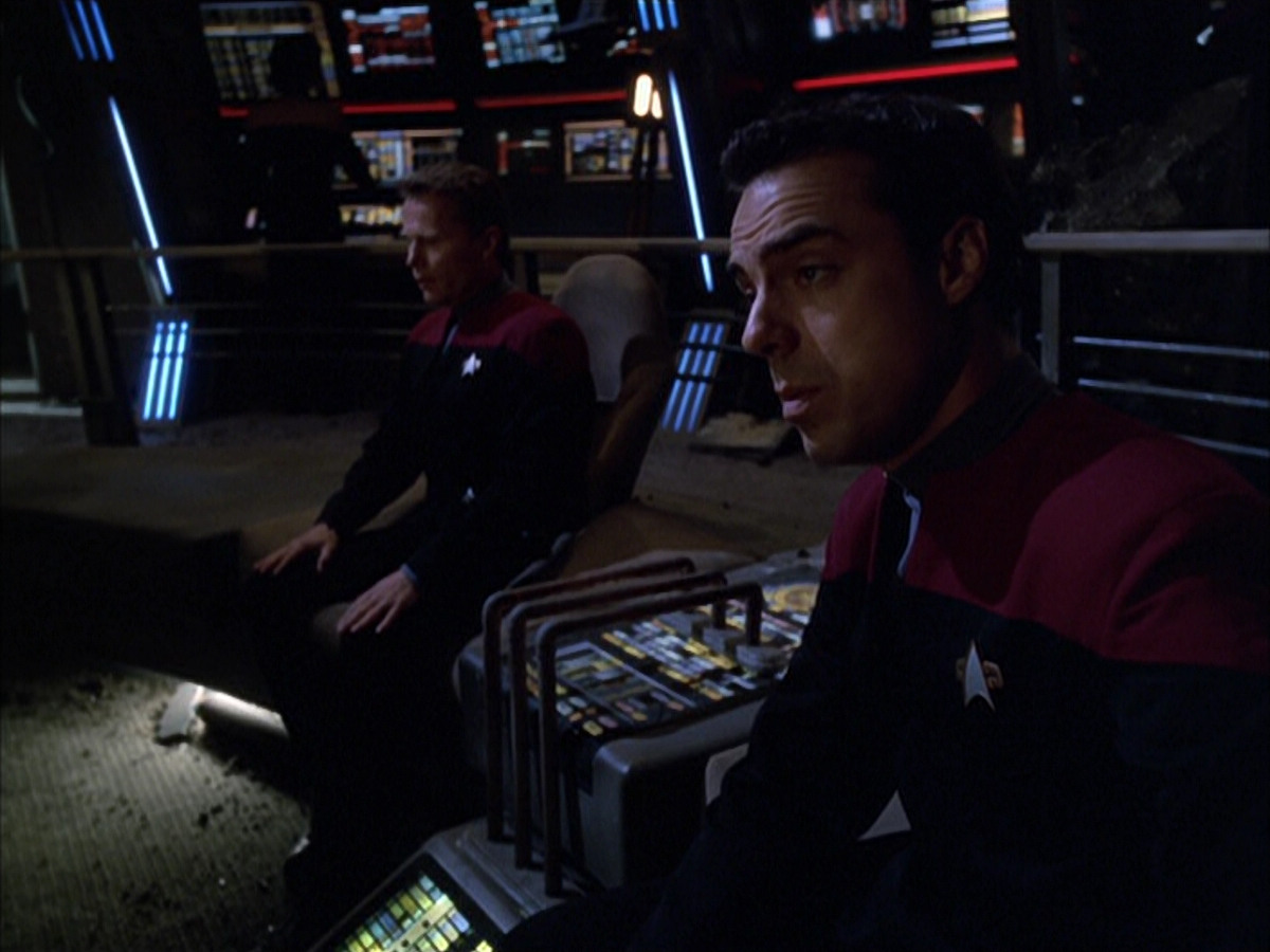 extant_StarTrek_VOY_6x01-EquinoxPart2_01080.jpg