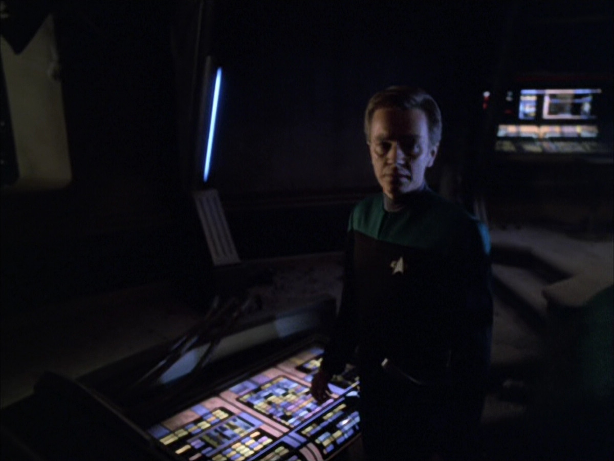 extant_StarTrek_VOY_6x01-EquinoxPart2_01083.jpg