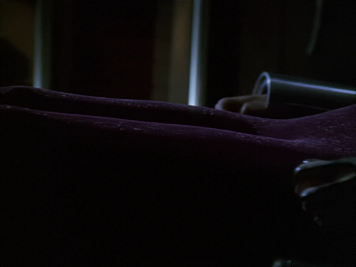 extant_StarTrek_VOY_6x01-EquinoxPart2_01091.jpg