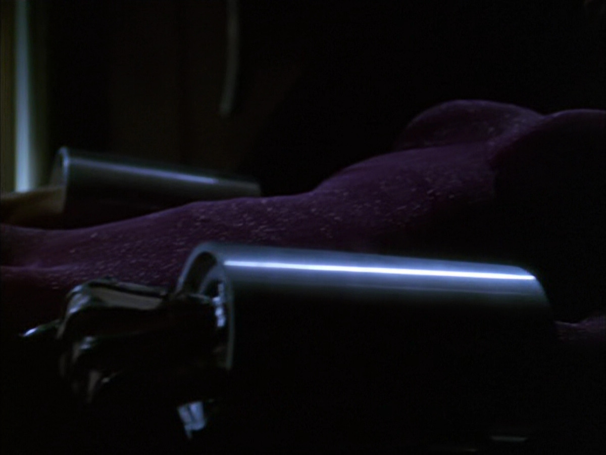 extant_StarTrek_VOY_6x01-EquinoxPart2_01094.jpg