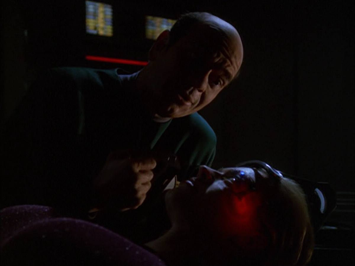 extant_StarTrek_VOY_6x01-EquinoxPart2_01106.jpg
