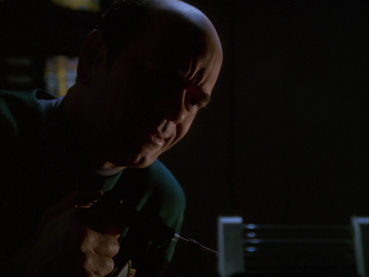 extant_StarTrek_VOY_6x01-EquinoxPart2_01118.jpg