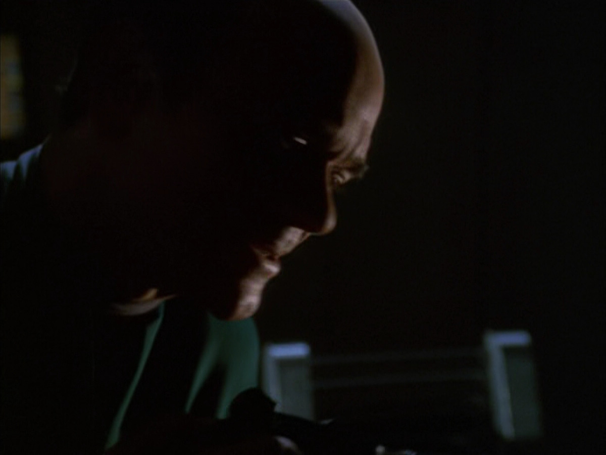 extant_StarTrek_VOY_6x01-EquinoxPart2_01126.jpg