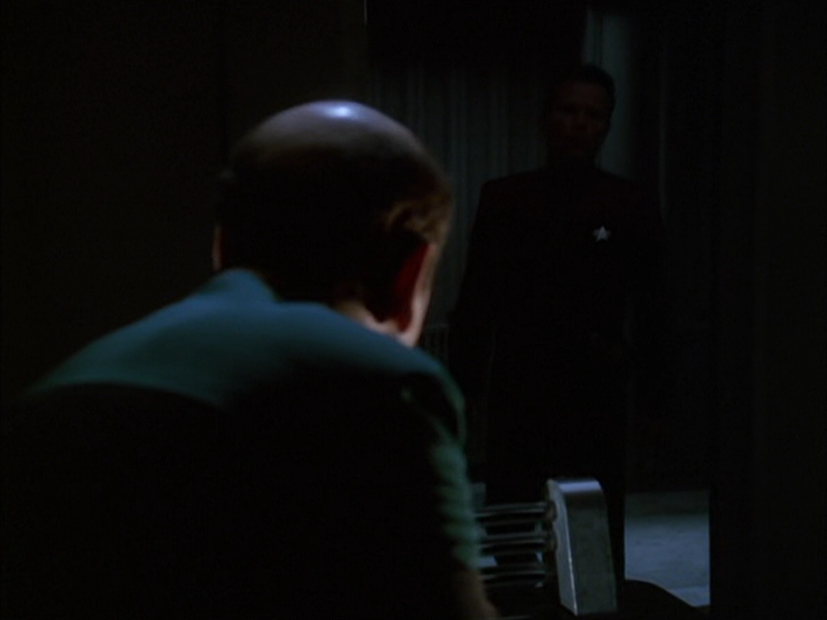extant_StarTrek_VOY_6x01-EquinoxPart2_01129.jpg
