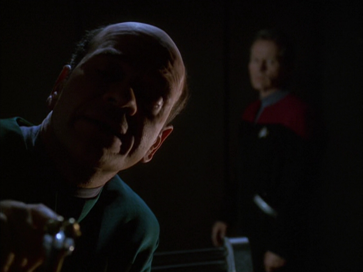 extant_StarTrek_VOY_6x01-EquinoxPart2_01134.jpg