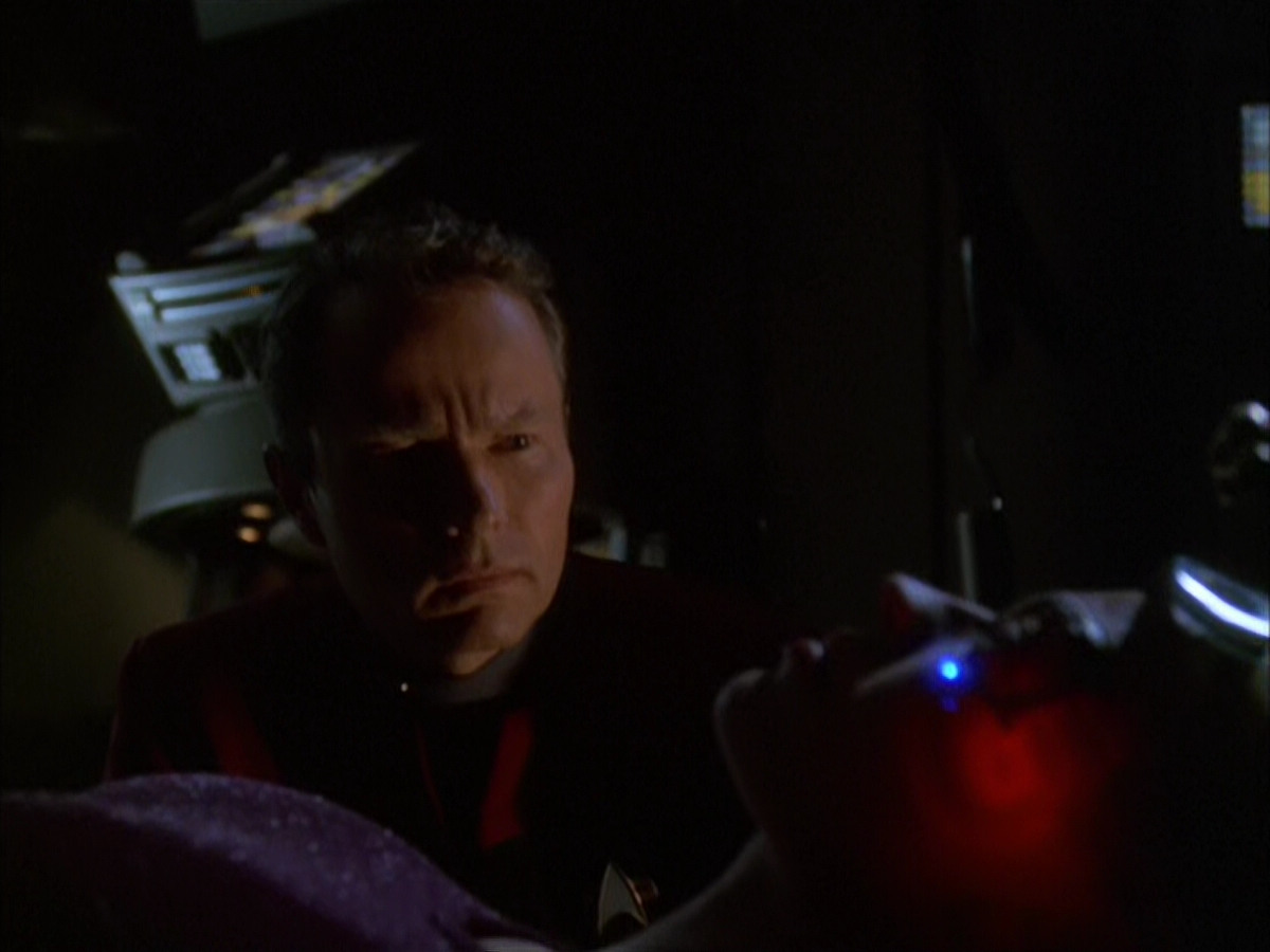 extant_StarTrek_VOY_6x01-EquinoxPart2_01156.jpg