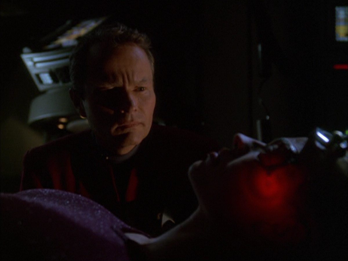 extant_StarTrek_VOY_6x01-EquinoxPart2_01168.jpg
