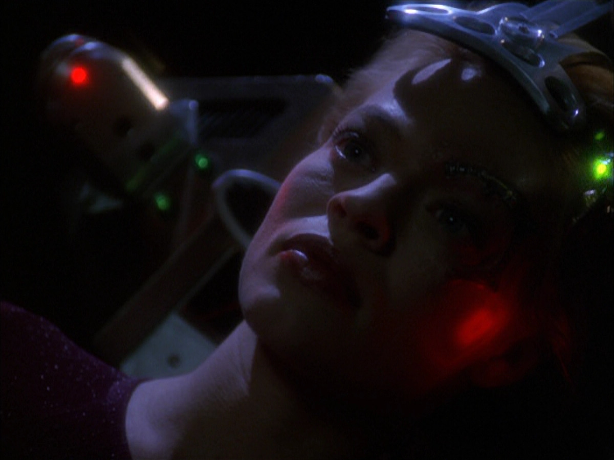 extant_StarTrek_VOY_6x01-EquinoxPart2_01172.jpg