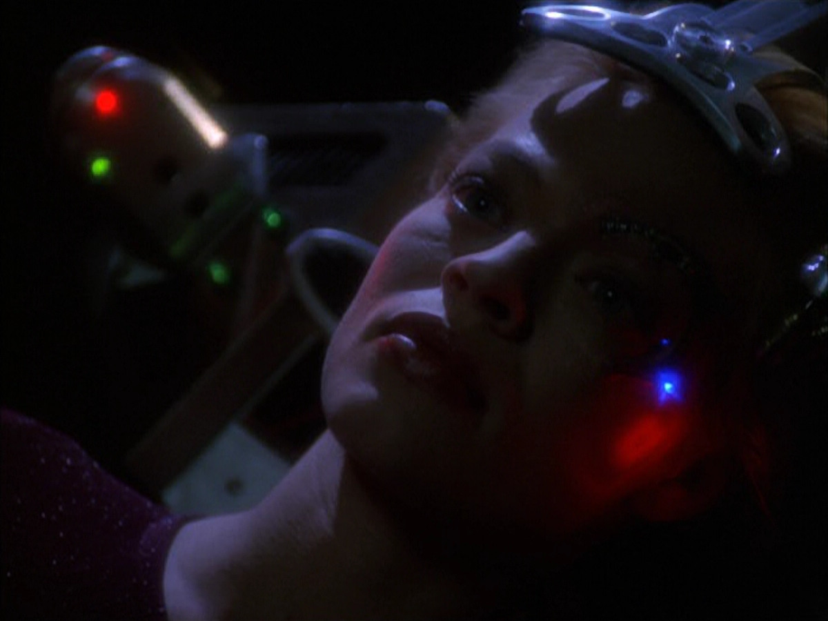 extant_StarTrek_VOY_6x01-EquinoxPart2_01173.jpg