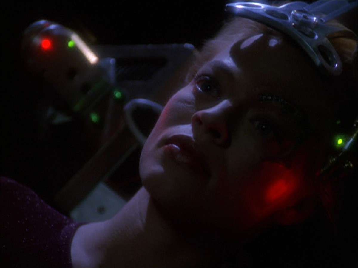 extant_StarTrek_VOY_6x01-EquinoxPart2_01174.jpg
