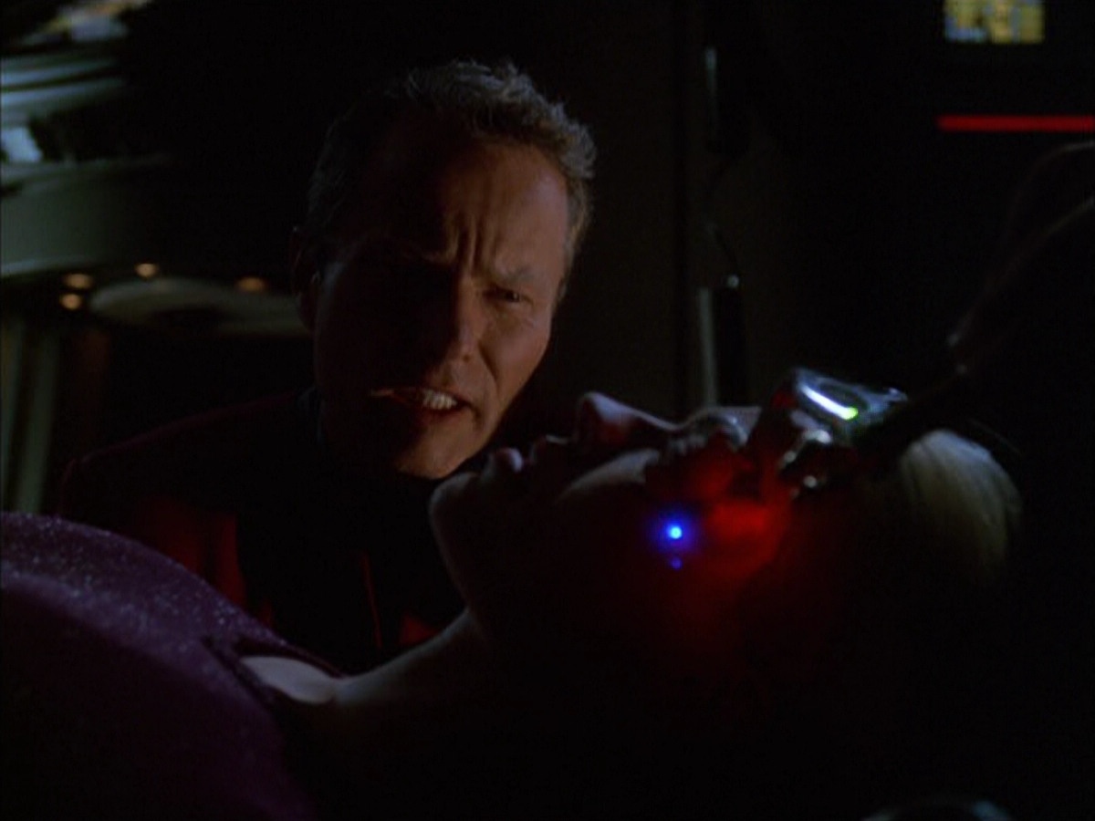 extant_StarTrek_VOY_6x01-EquinoxPart2_01182.jpg