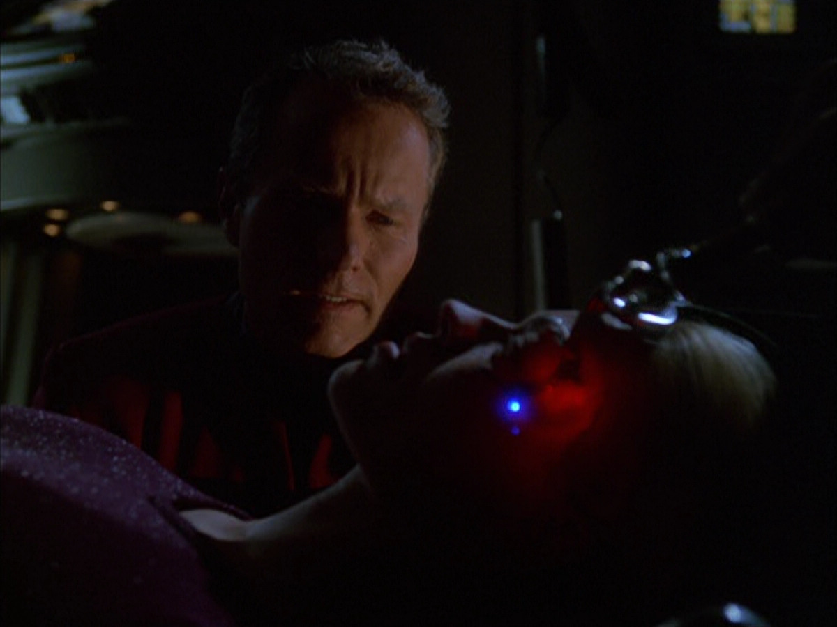 extant_StarTrek_VOY_6x01-EquinoxPart2_01184.jpg