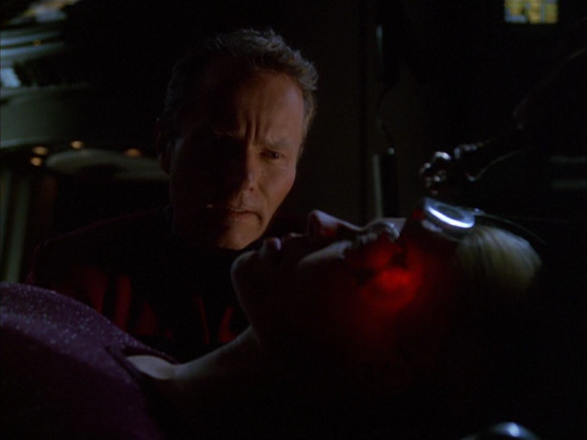 extant_StarTrek_VOY_6x01-EquinoxPart2_01185.jpg