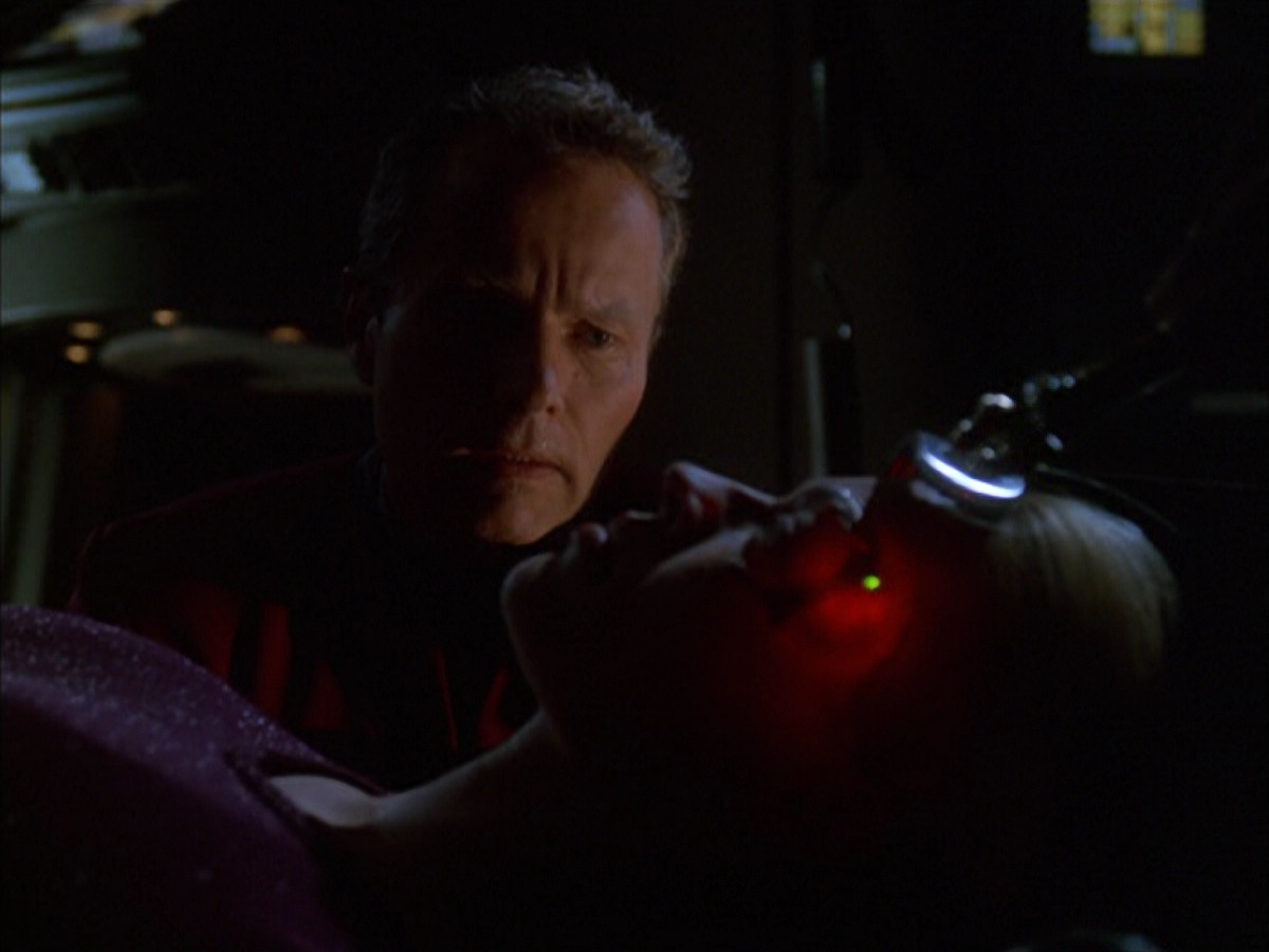 extant_StarTrek_VOY_6x01-EquinoxPart2_01188.jpg