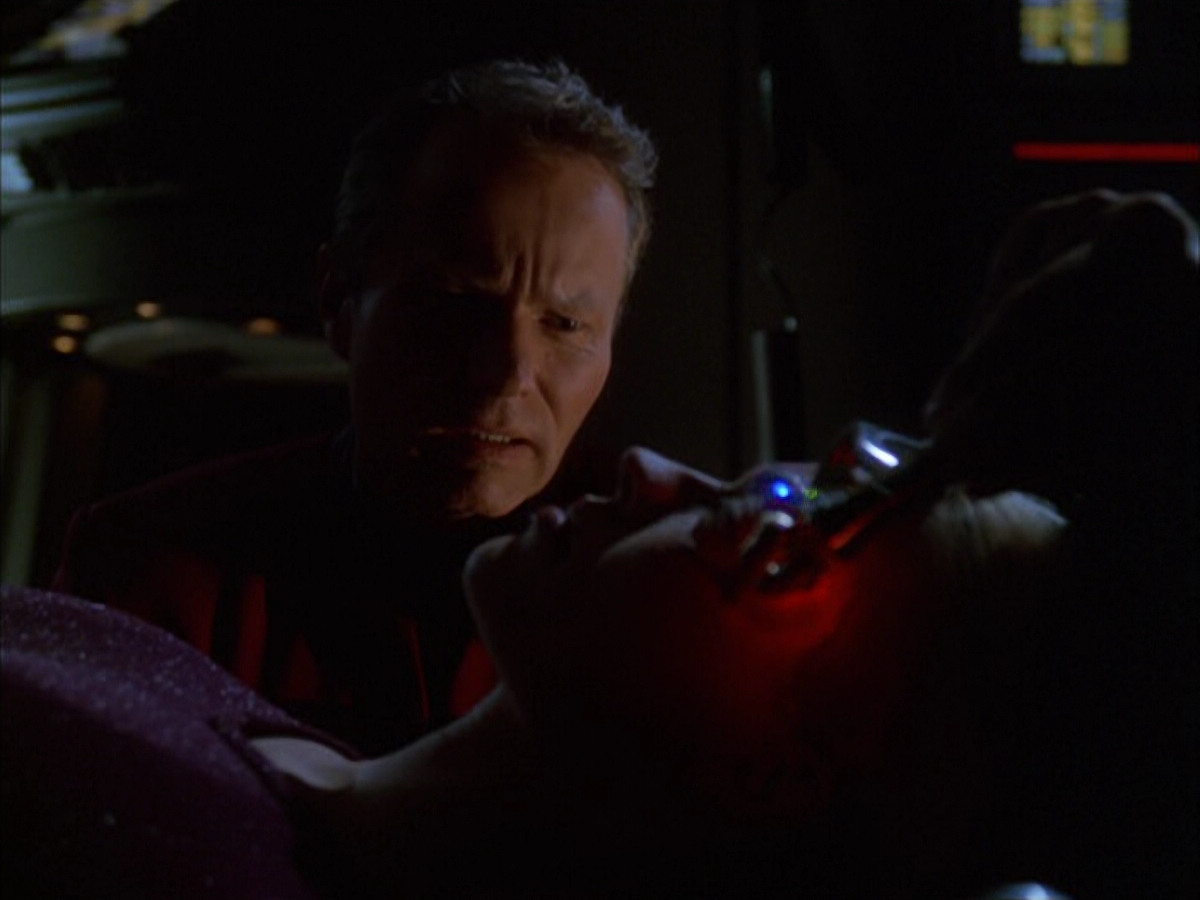 extant_StarTrek_VOY_6x01-EquinoxPart2_01193.jpg