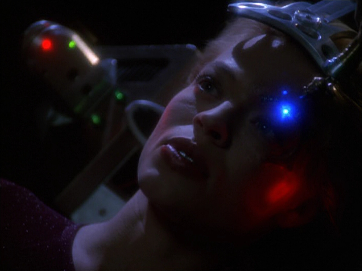 extant_StarTrek_VOY_6x01-EquinoxPart2_01197.jpg
