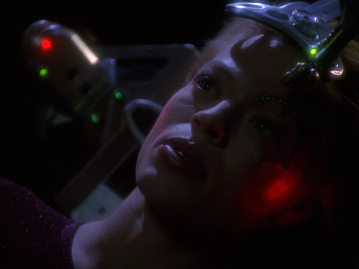 extant_StarTrek_VOY_6x01-EquinoxPart2_01198.jpg