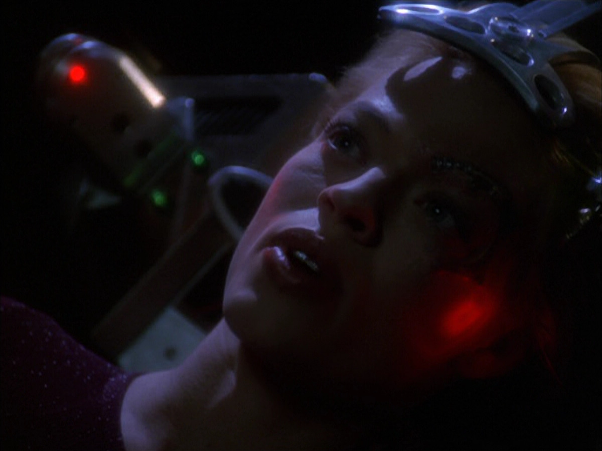 extant_StarTrek_VOY_6x01-EquinoxPart2_01201.jpg