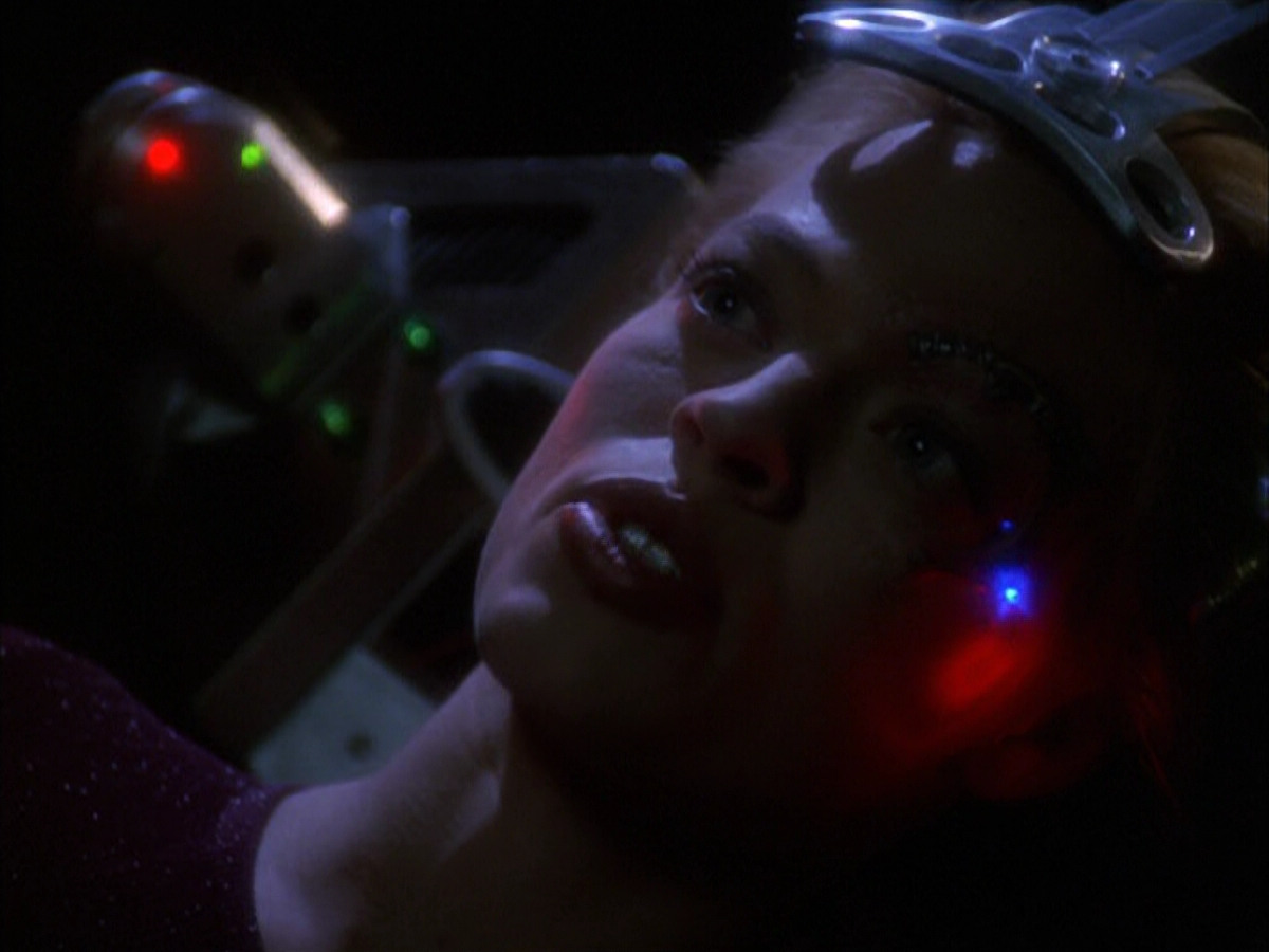 extant_StarTrek_VOY_6x01-EquinoxPart2_01202.jpg