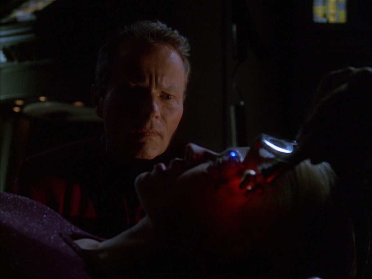 extant_StarTrek_VOY_6x01-EquinoxPart2_01204.jpg