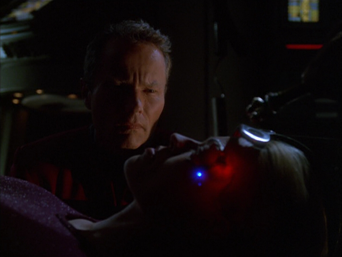 extant_StarTrek_VOY_6x01-EquinoxPart2_01210.jpg