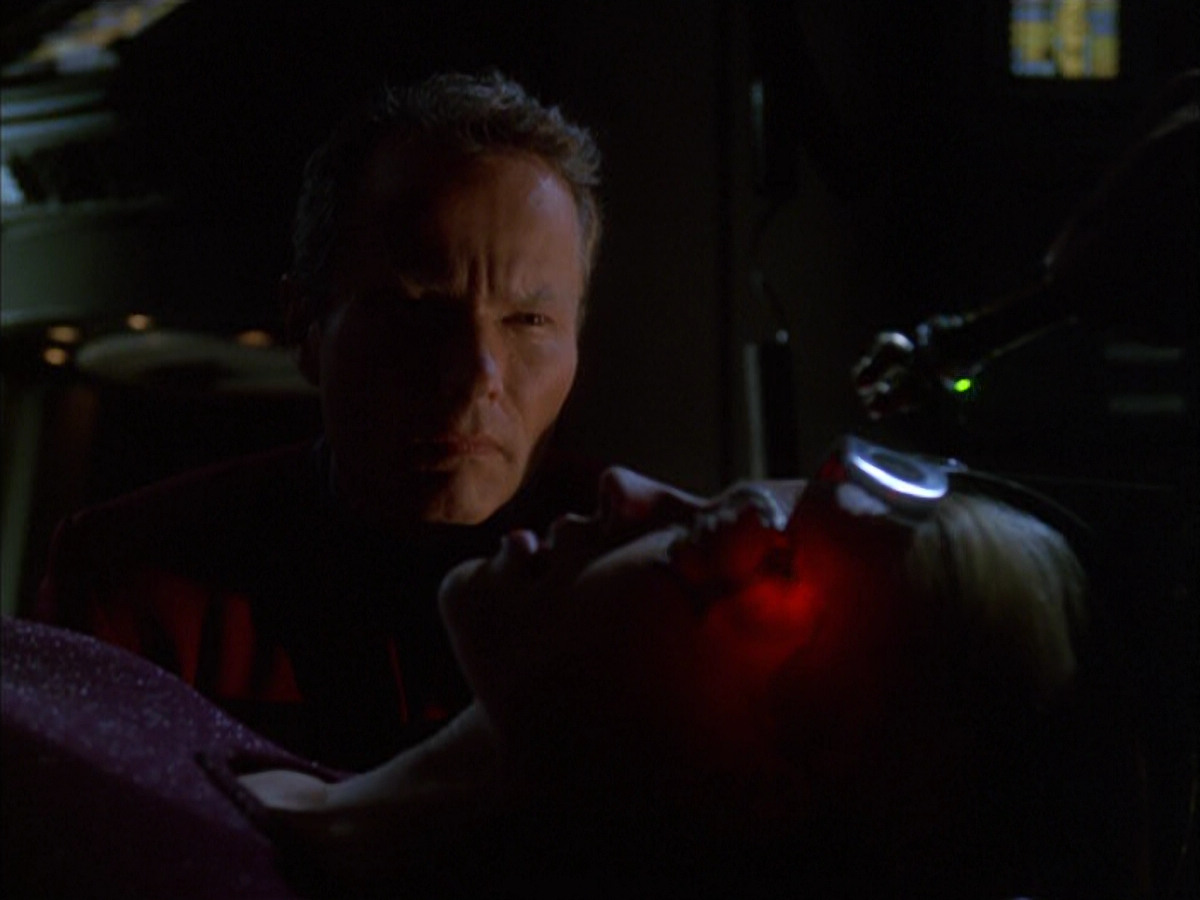 extant_StarTrek_VOY_6x01-EquinoxPart2_01211.jpg