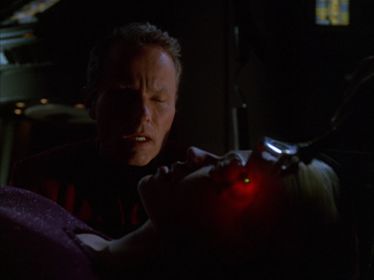 extant_StarTrek_VOY_6x01-EquinoxPart2_01215.jpg