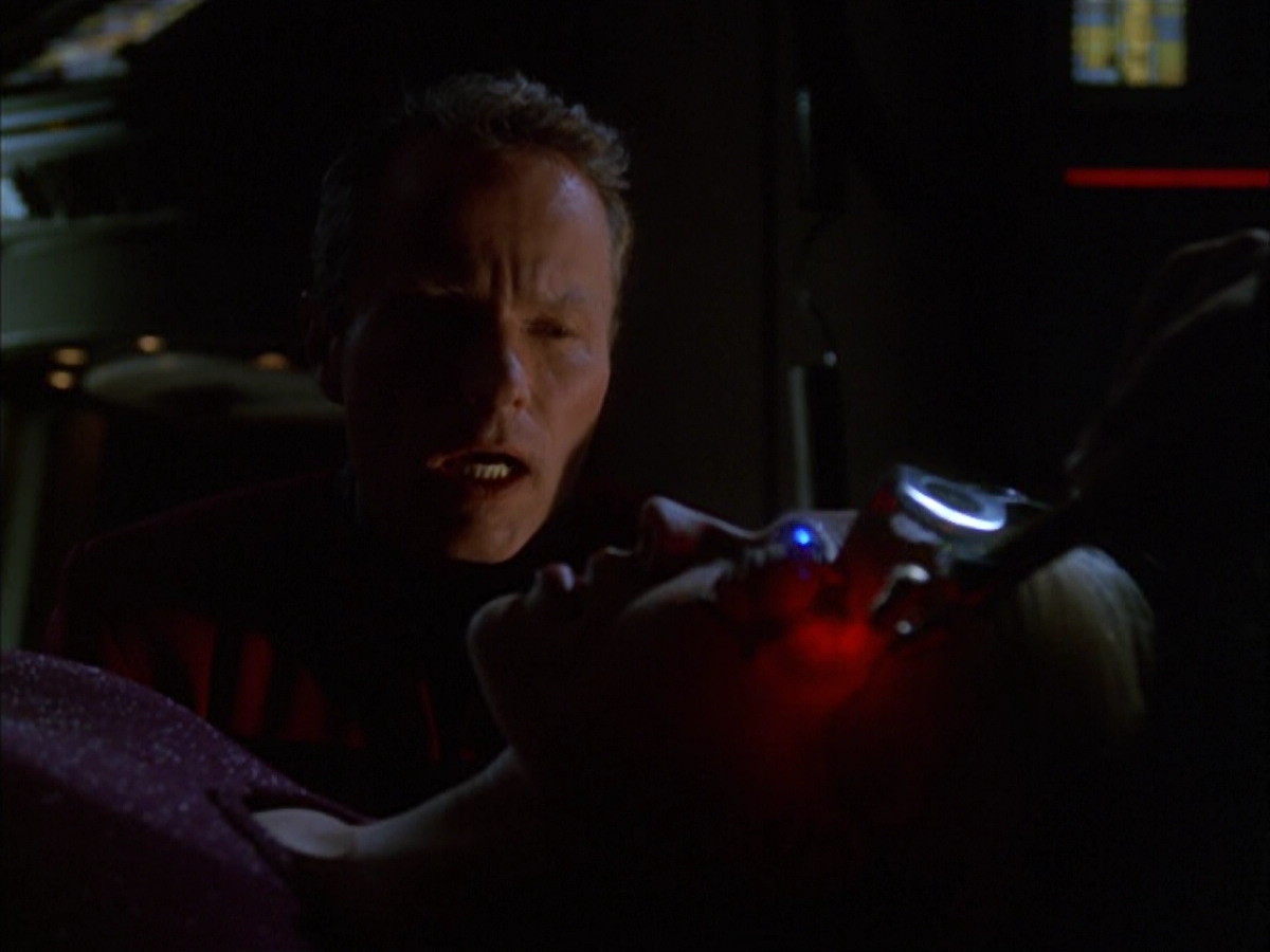 extant_StarTrek_VOY_6x01-EquinoxPart2_01217.jpg