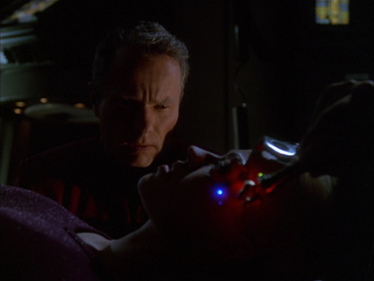 extant_StarTrek_VOY_6x01-EquinoxPart2_01219.jpg