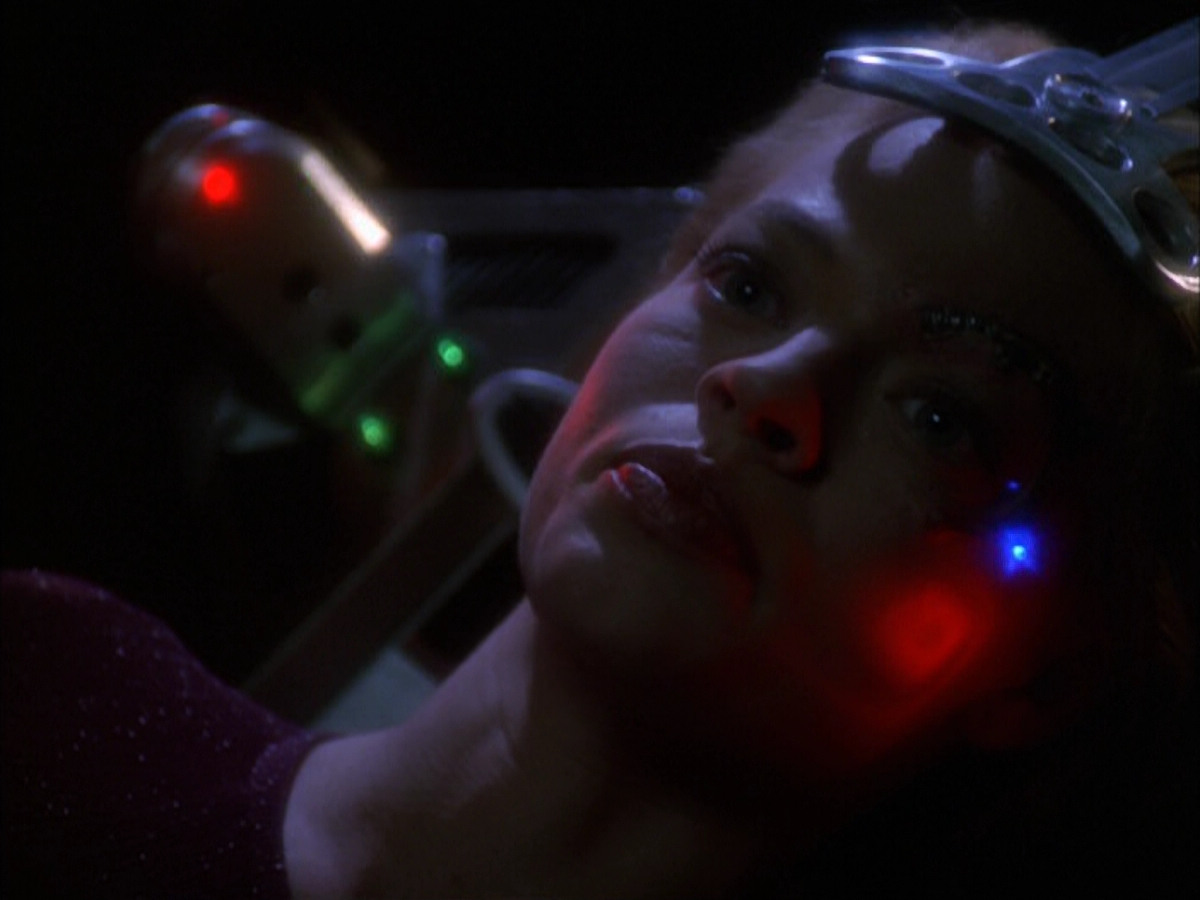 extant_StarTrek_VOY_6x01-EquinoxPart2_01224.jpg