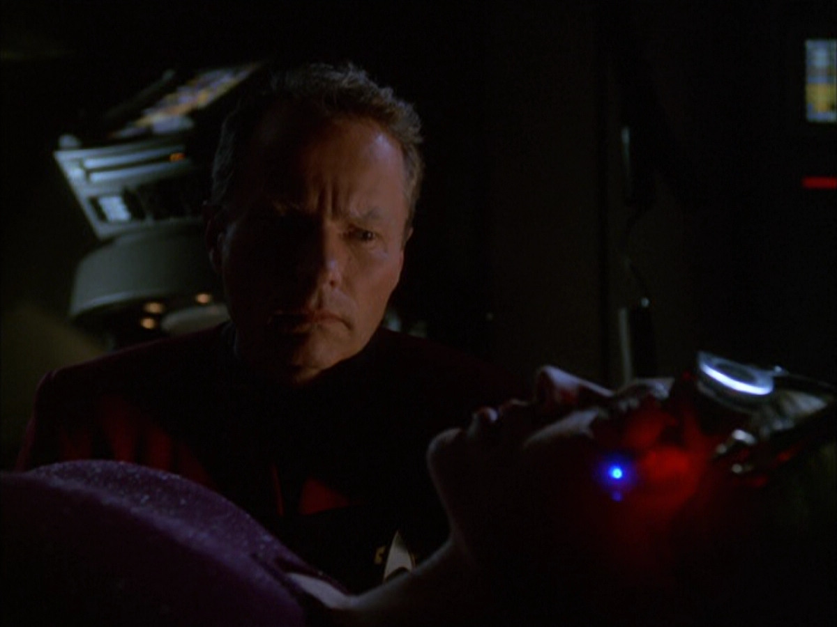 extant_StarTrek_VOY_6x01-EquinoxPart2_01227.jpg