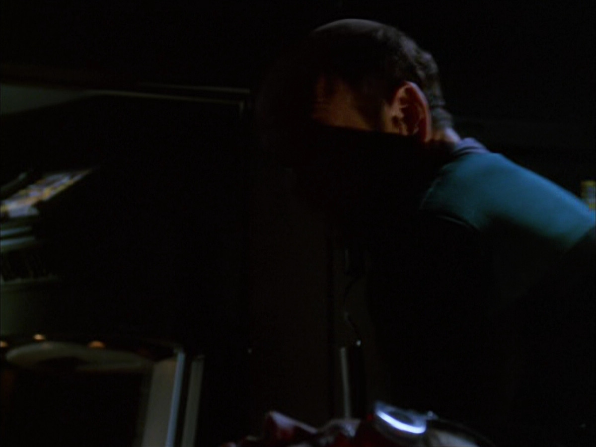 extant_StarTrek_VOY_6x01-EquinoxPart2_01239.jpg