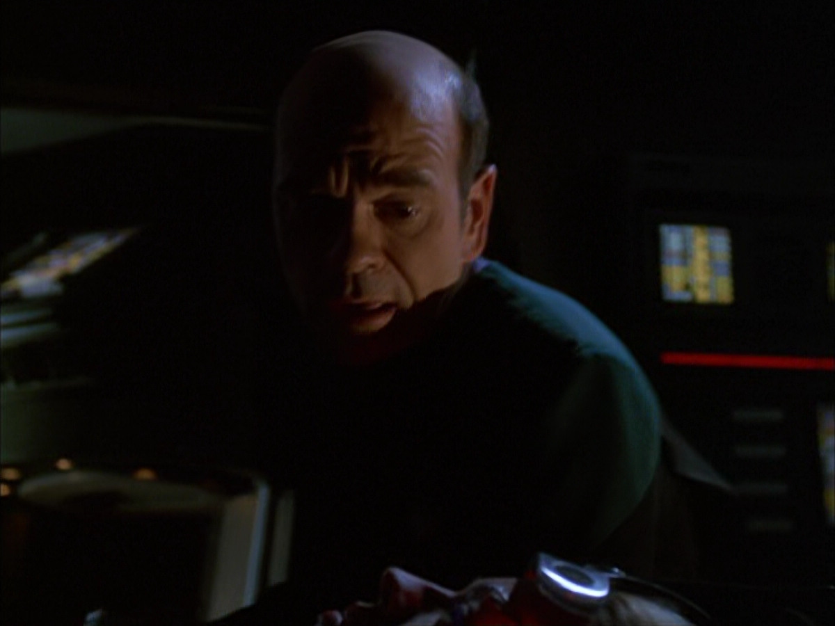 extant_StarTrek_VOY_6x01-EquinoxPart2_01240.jpg