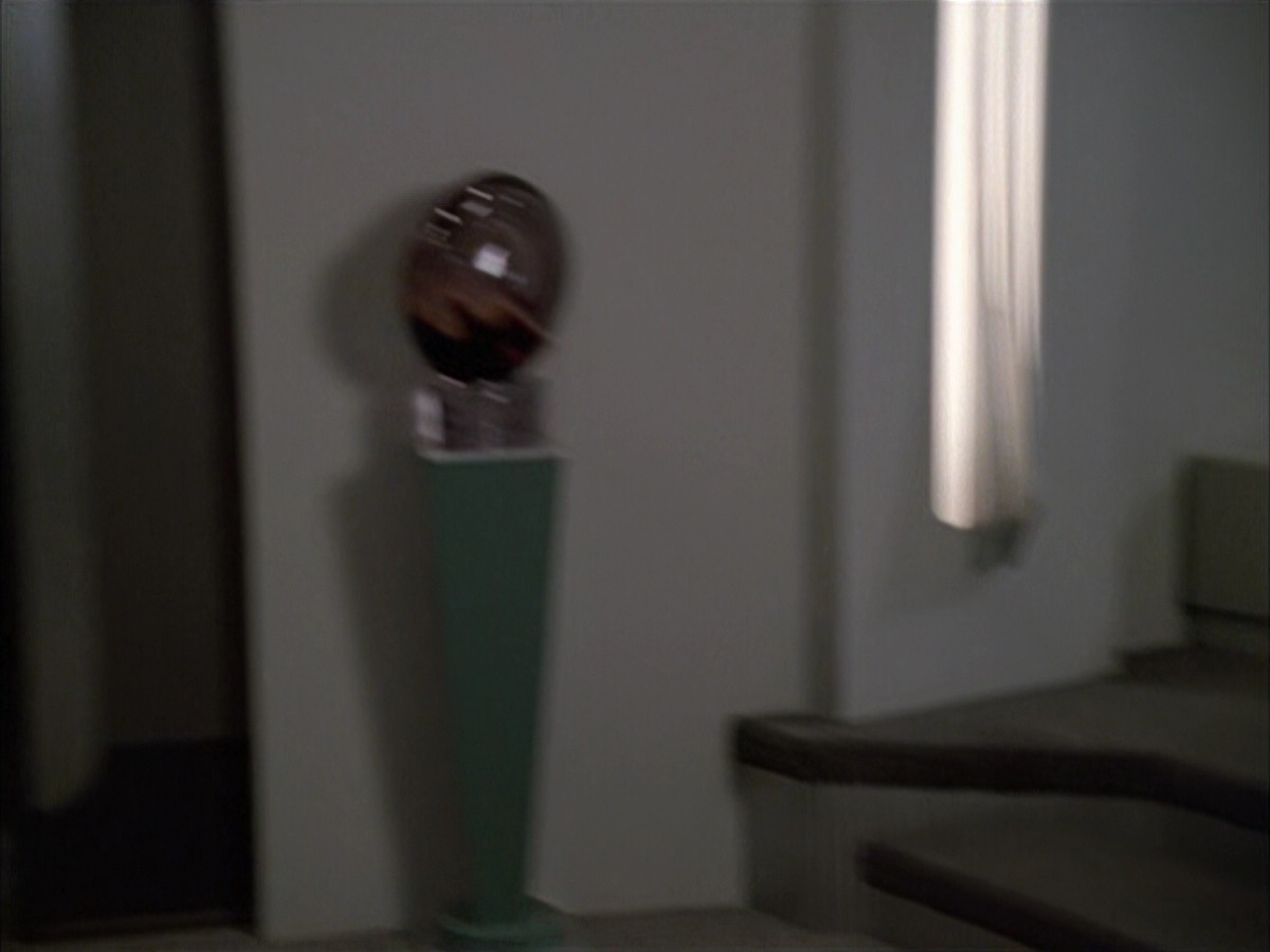 extant_StarTrek_VOY_6x01-EquinoxPart2_01262.jpg