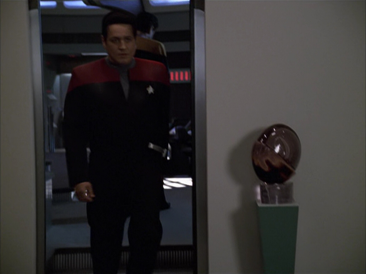 extant_StarTrek_VOY_6x01-EquinoxPart2_01263.jpg