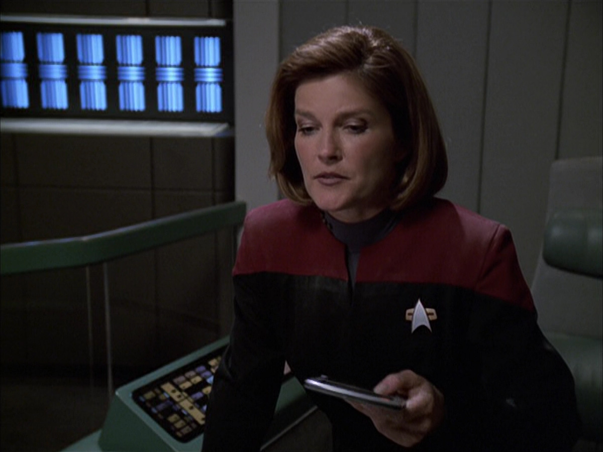 extant_StarTrek_VOY_6x01-EquinoxPart2_01282.jpg