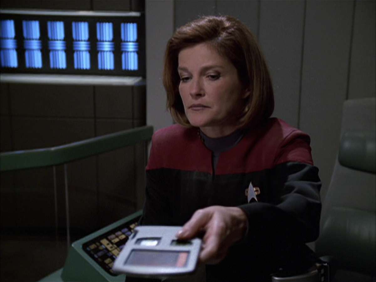 extant_StarTrek_VOY_6x01-EquinoxPart2_01283.jpg