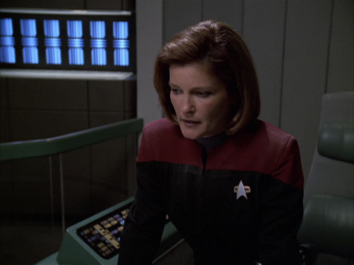extant_StarTrek_VOY_6x01-EquinoxPart2_01308.jpg