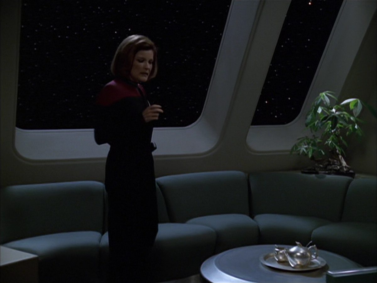 extant_StarTrek_VOY_6x01-EquinoxPart2_01343.jpg