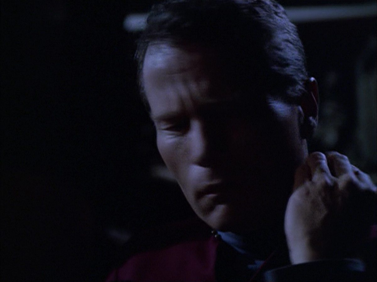 extant_StarTrek_VOY_6x01-EquinoxPart2_01437.jpg